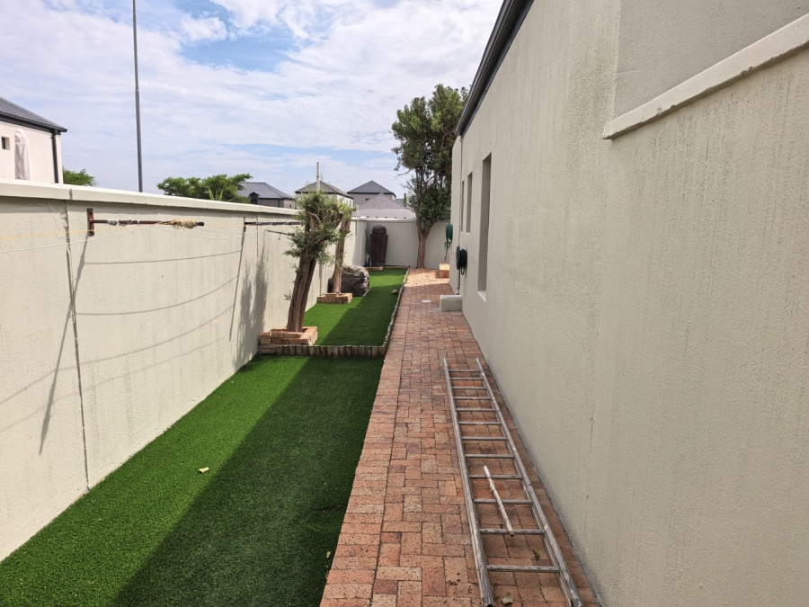 To Let 3 Bedroom Property for Rent in Atlantic Beach Golf Estate Western Cape